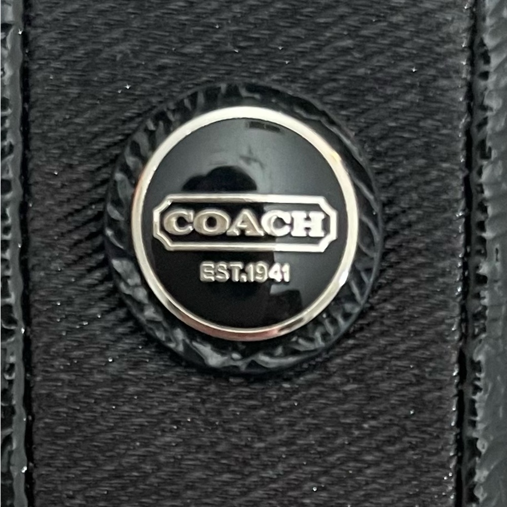 COACH Wallet with wrist strap, zipper closure, Authentic Coach Wallet - Picture 11 of 15